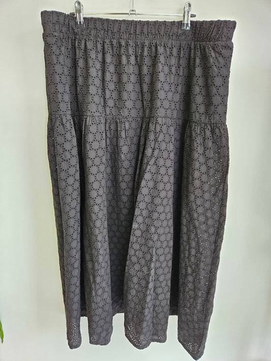 COCOBELLE COTTON SKIRT BLACK SIZE 18