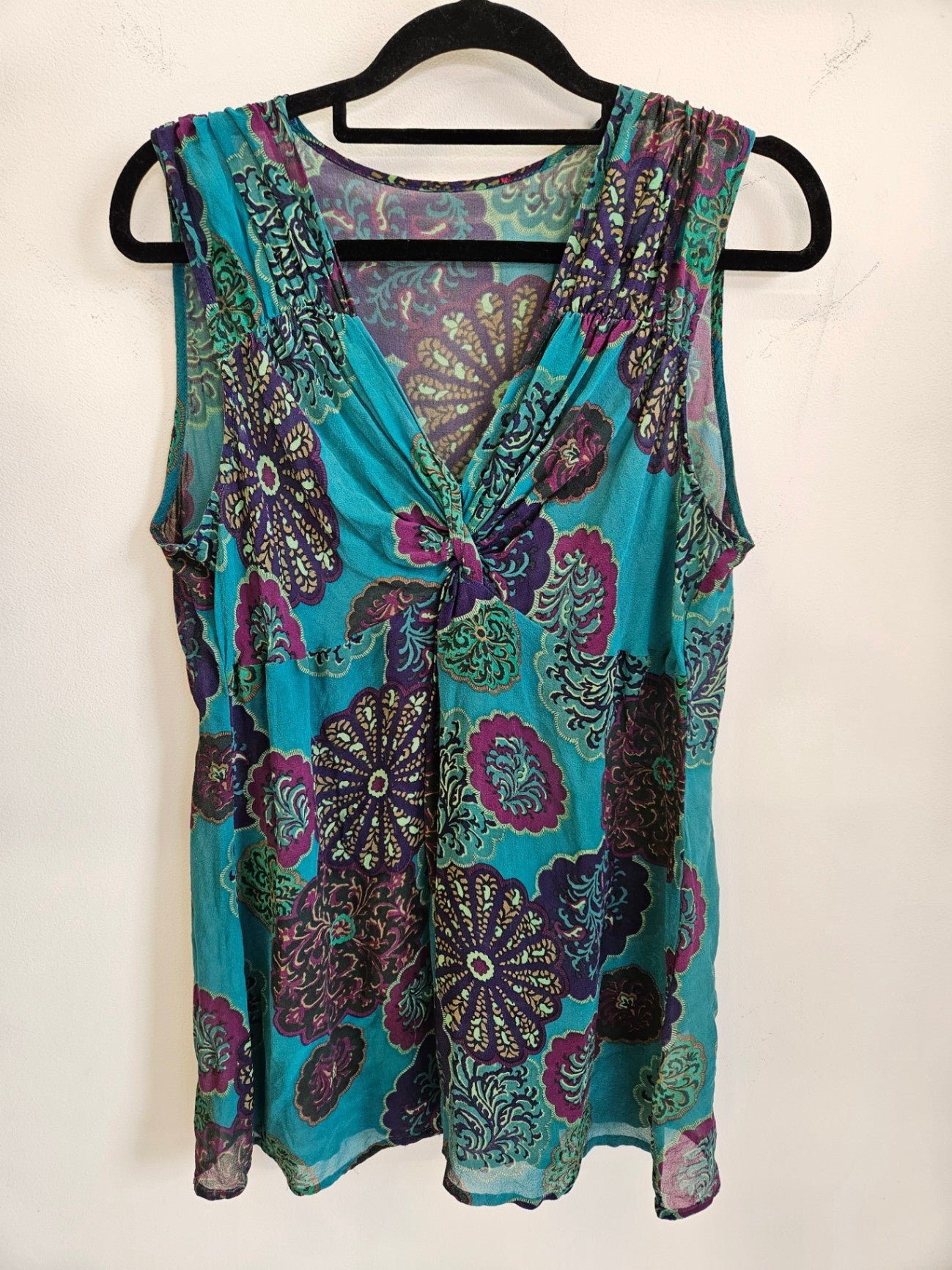 UNKNOWN BRAND SILK SLEEVELESS TOP TEAL PURPLE PAISLEY DETAIL SIZE M