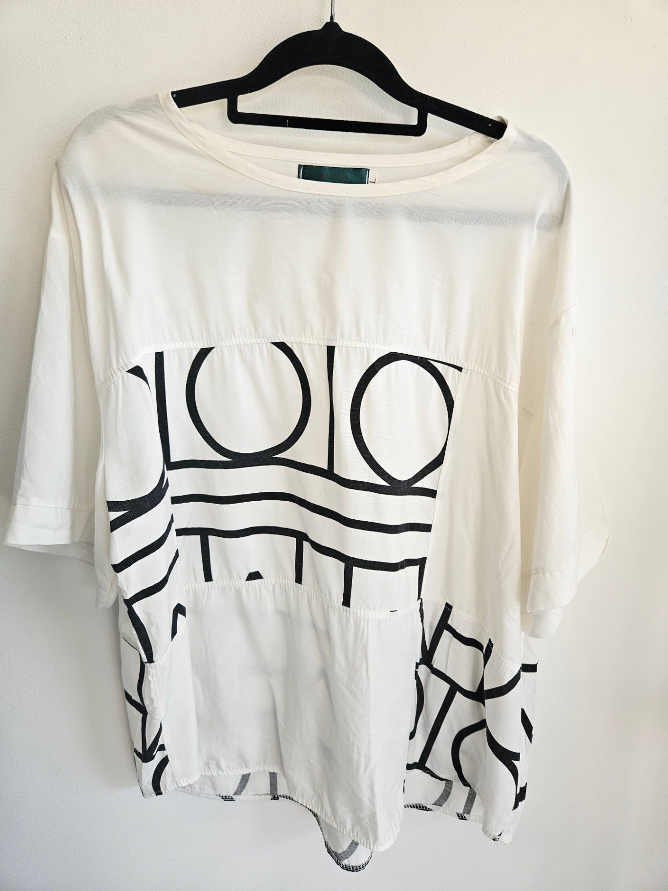 MADAM VISCOSE T SHIRT WHITE BLACK ABSTRACT SIZE L