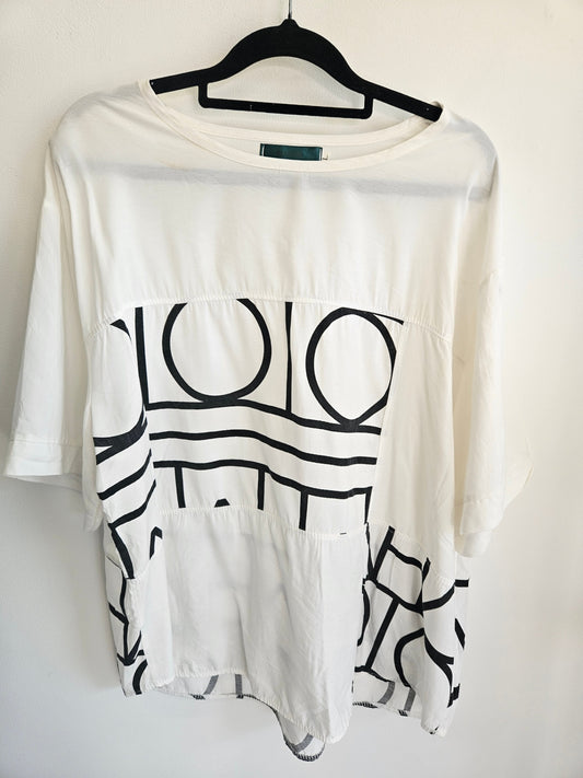 MADAM VISCOSE T SHIRT WHITE BLACK ABSTRACT SIZE L