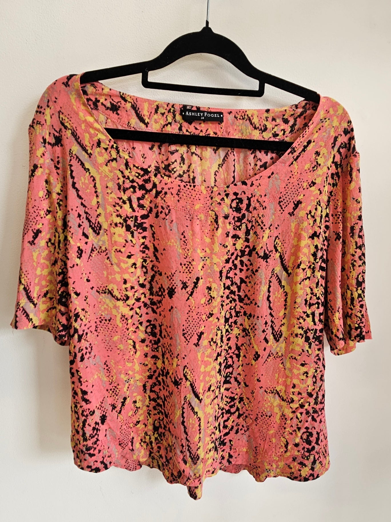 ASHLEY FOGEL SILK SHORT SLEEVE TOP PINK ANIMAL PRINT SIZE 14