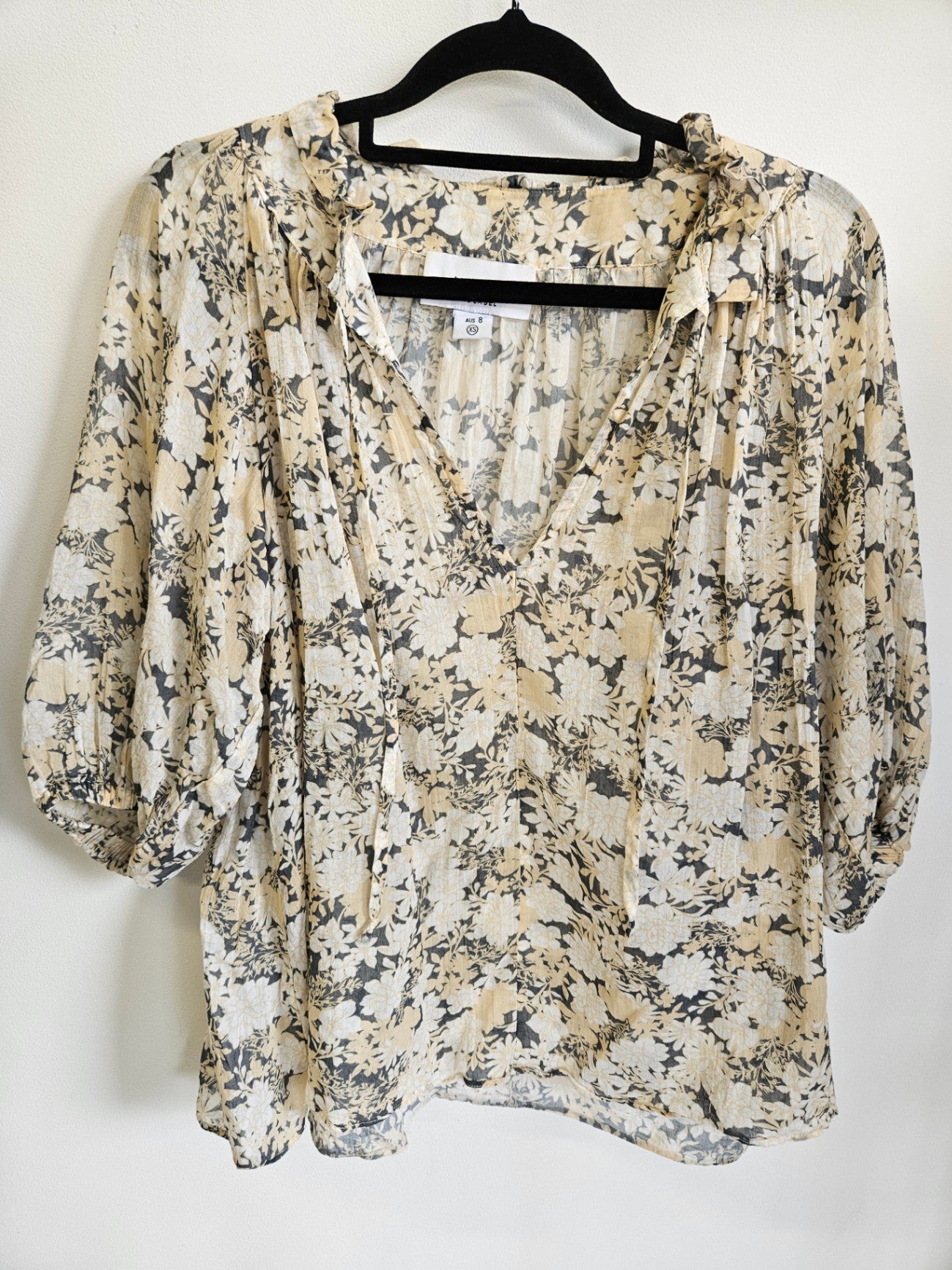 WISH COTTON SHORT SLEEVE TOP BEIGE FLORAL SIZE 8
