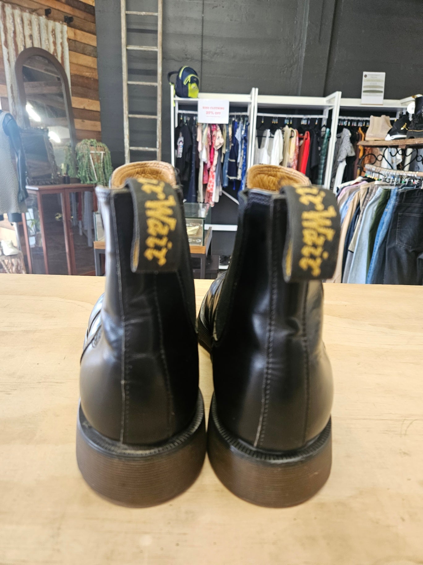 DR MARTENS LEATHER CHELSEA BOOTS BLACK SIZE 9US