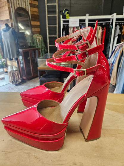 NOVO PATENT LEATHER PLATFORM HEELS RED SIZE 7