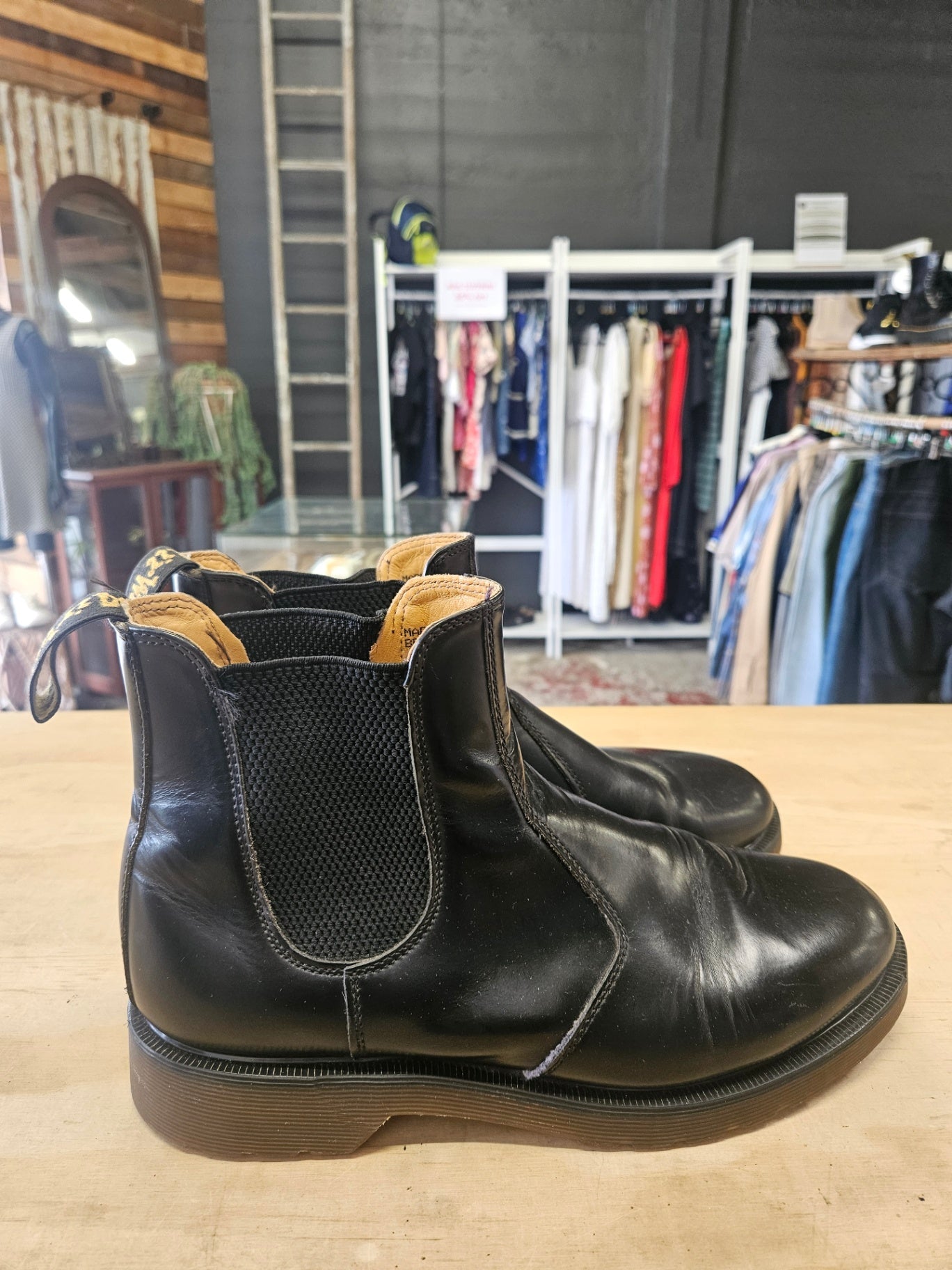 DR MARTENS LEATHER CHELSEA BOOTS BLACK SIZE 9US