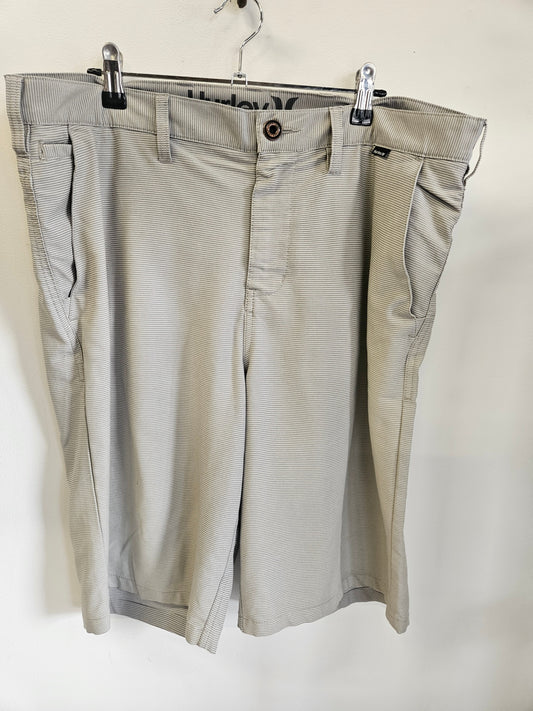 HURLEY SHORTS GREY STRIPE SIZE 34