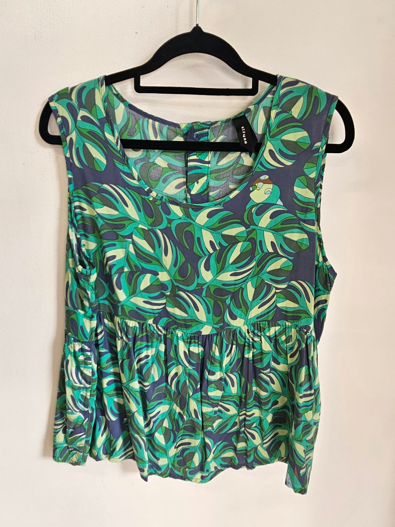 HUFFER VISCOSE SLEEVELESS TOP GREEN RETRO LEAF SIZE 8